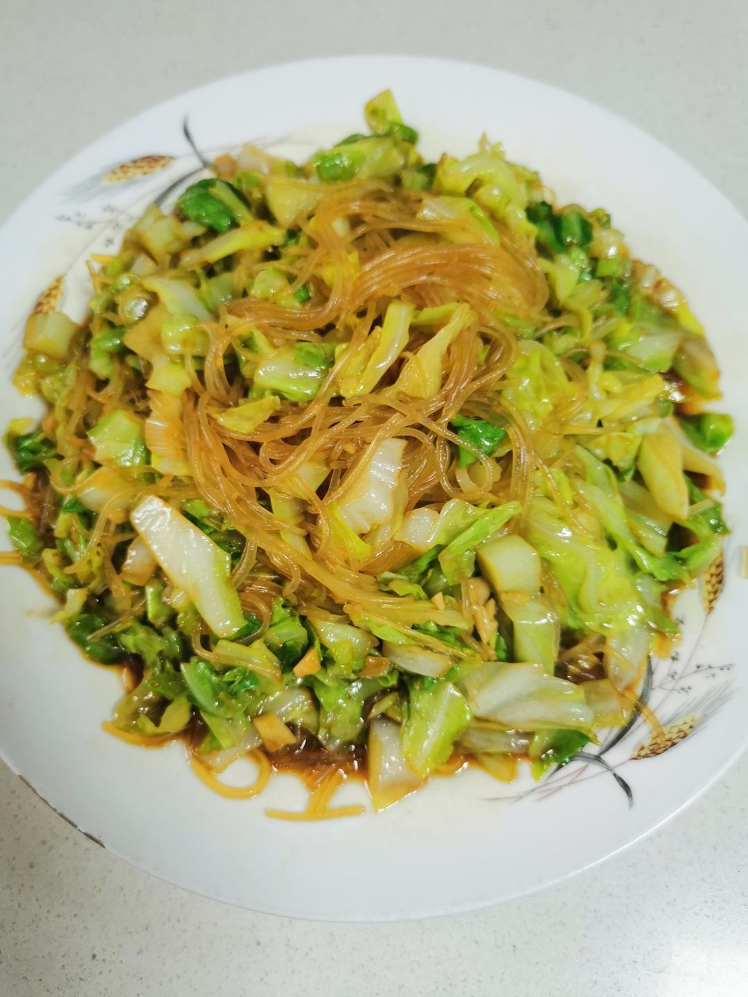 最近爱吃粉丝粉条～包菜炒粉丝