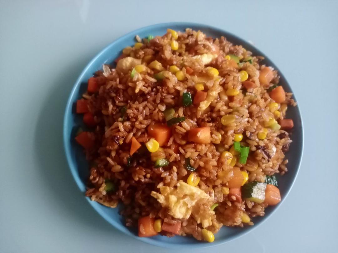 好吃到舔盘的酱油炒饭！