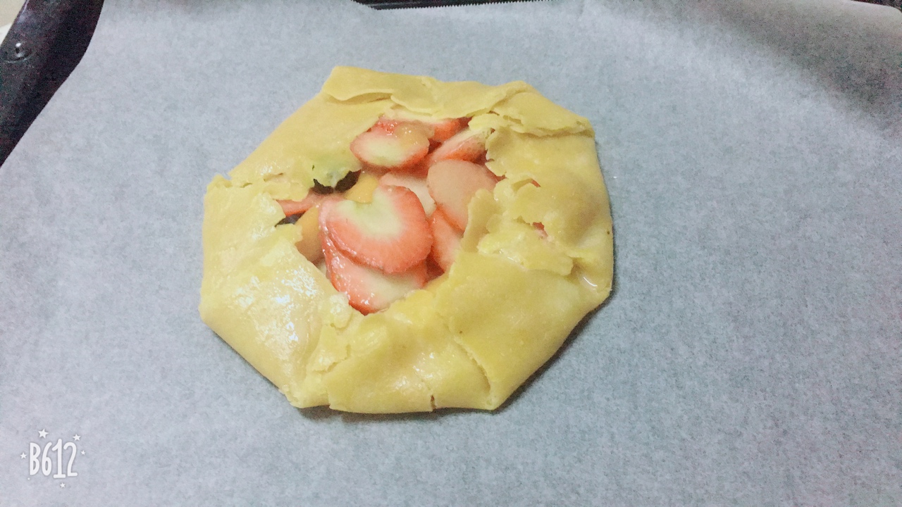 草莓芒果派