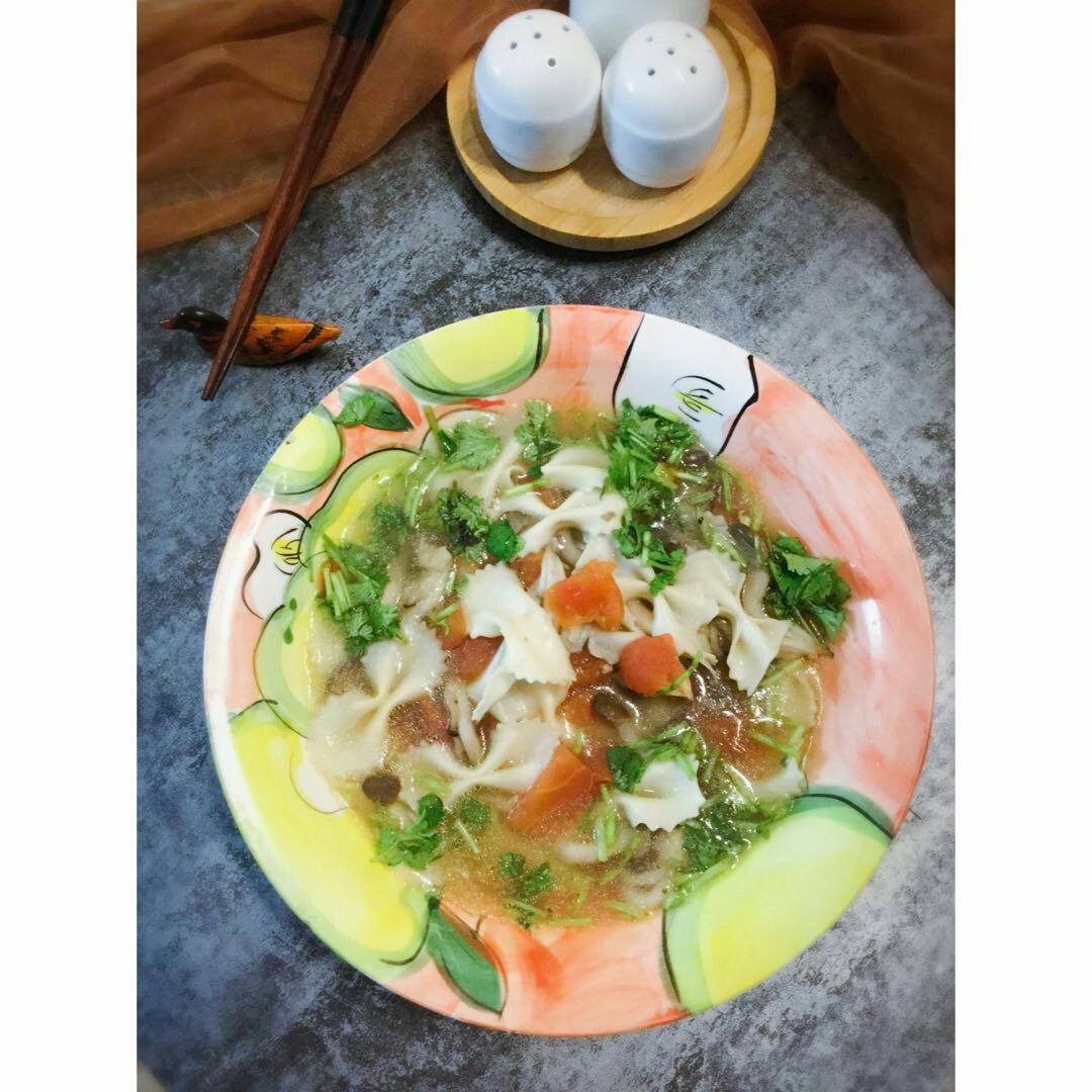鲜美鸡汤蝴蝶面