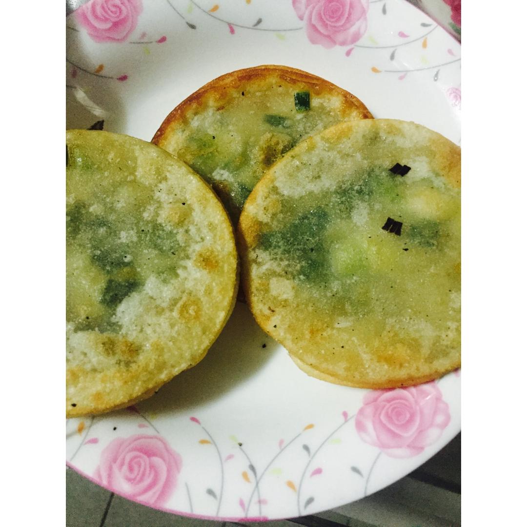 巧用饺子皮做葱油饼