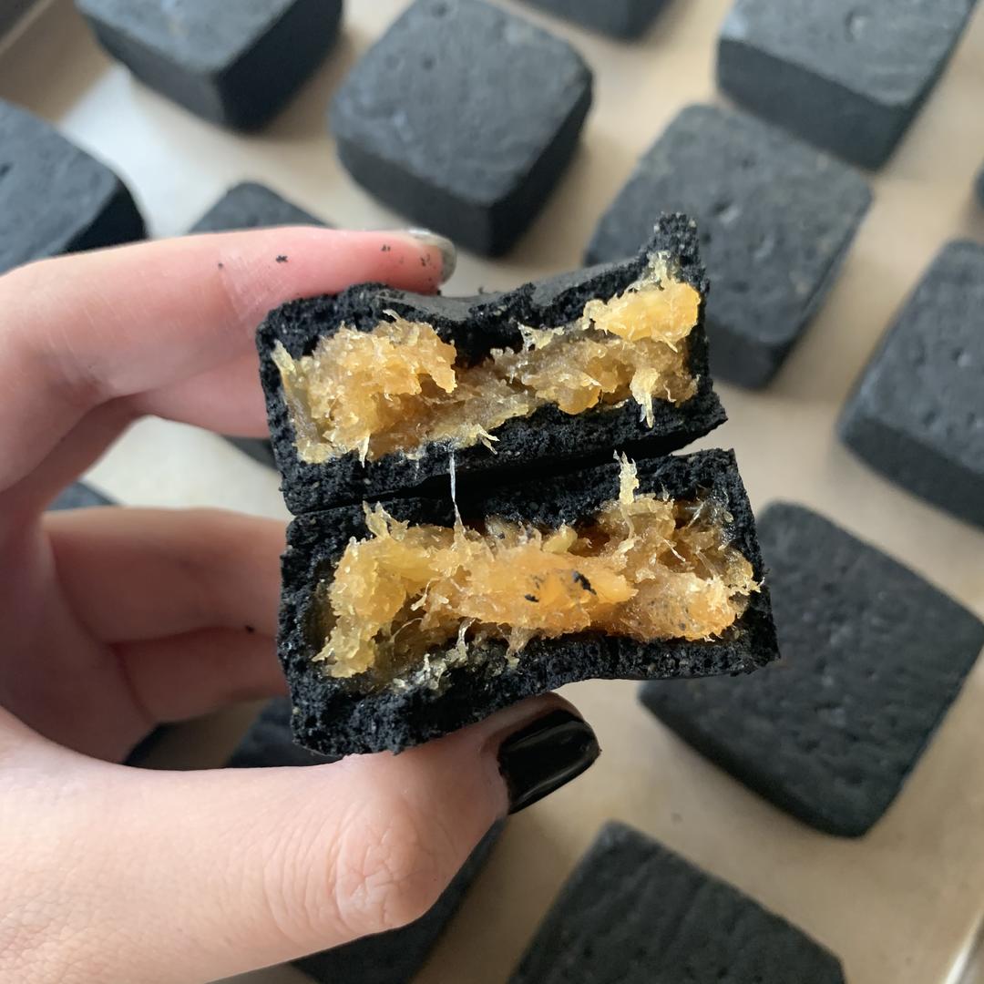 【黑凤梨🍍——黑色凤梨酥的做法步骤图】黑暗料理学研究生_下厨房