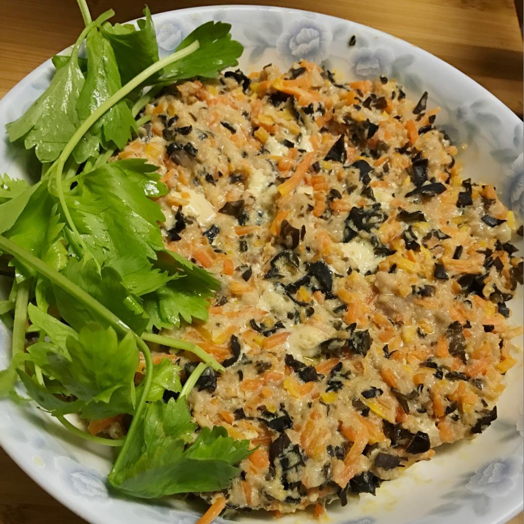 木耳胡萝卜蒸肉饼