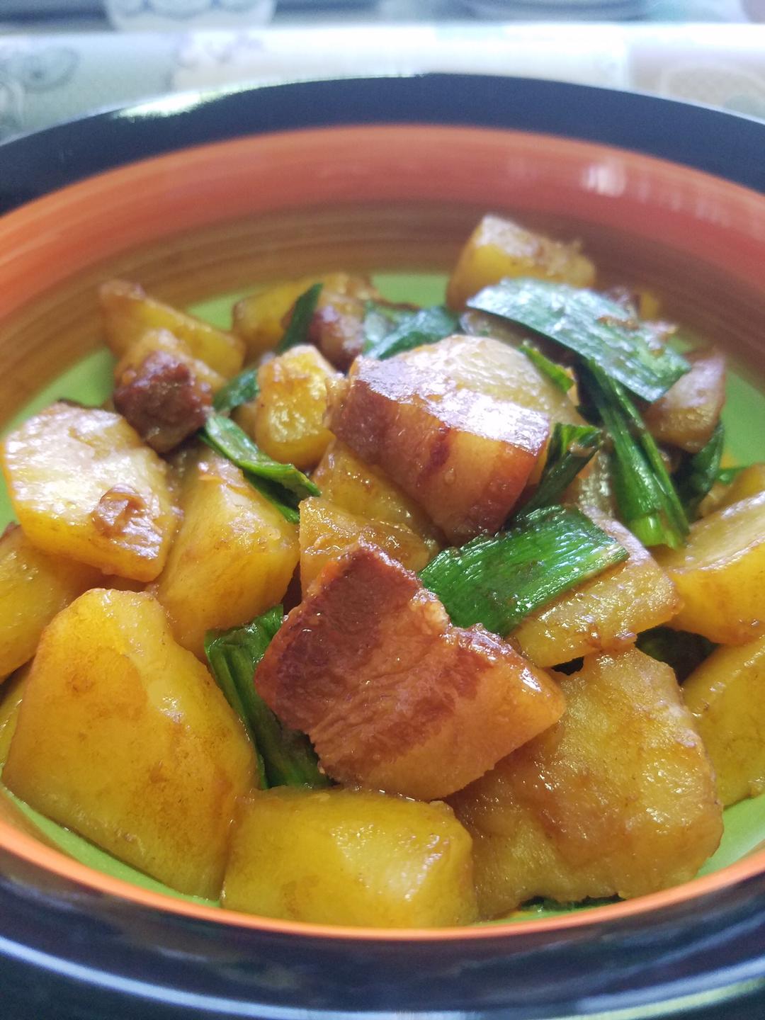 土豆红烧肉的做法