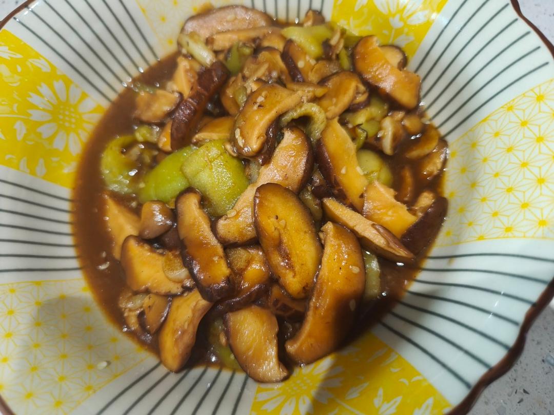 营养又鲜美的蚝油丝瓜炒香菇｜减肥必备食谱