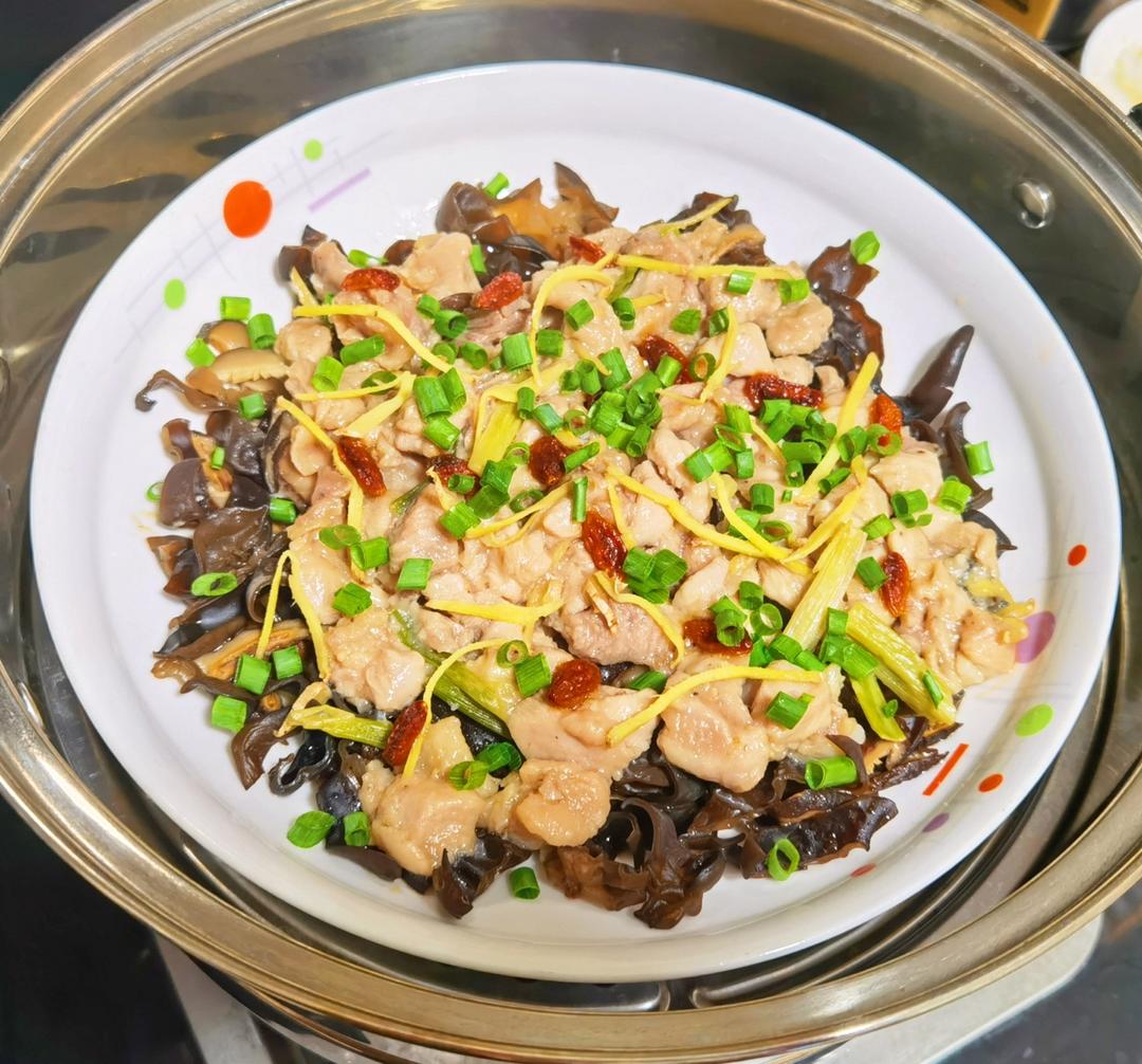 香菇黑木耳蒸鸡