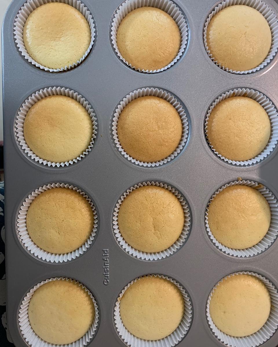 原味海绵纸杯蛋糕（非常适合裱花、盖糖皮的cupcake方子）