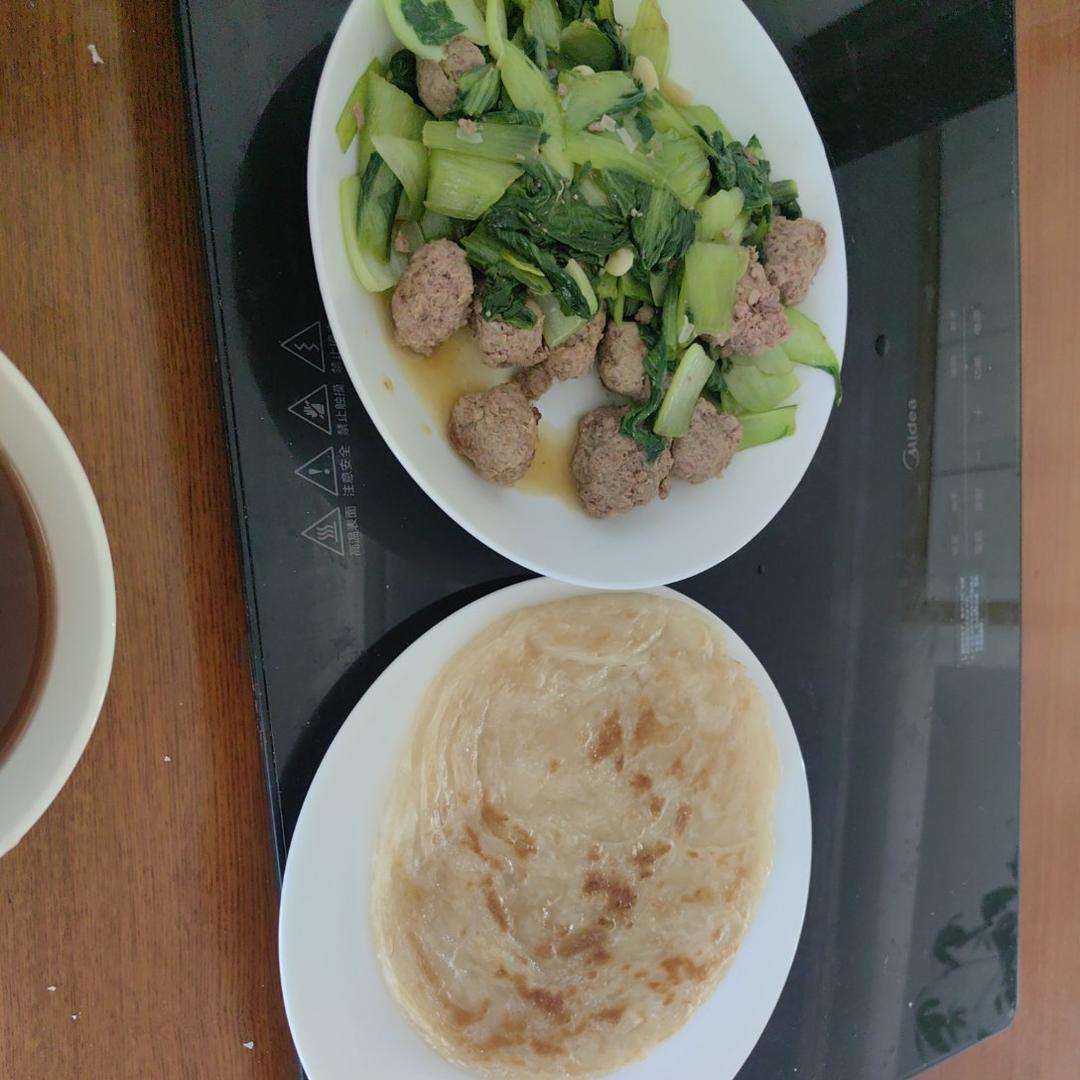 油菜炒丸子
