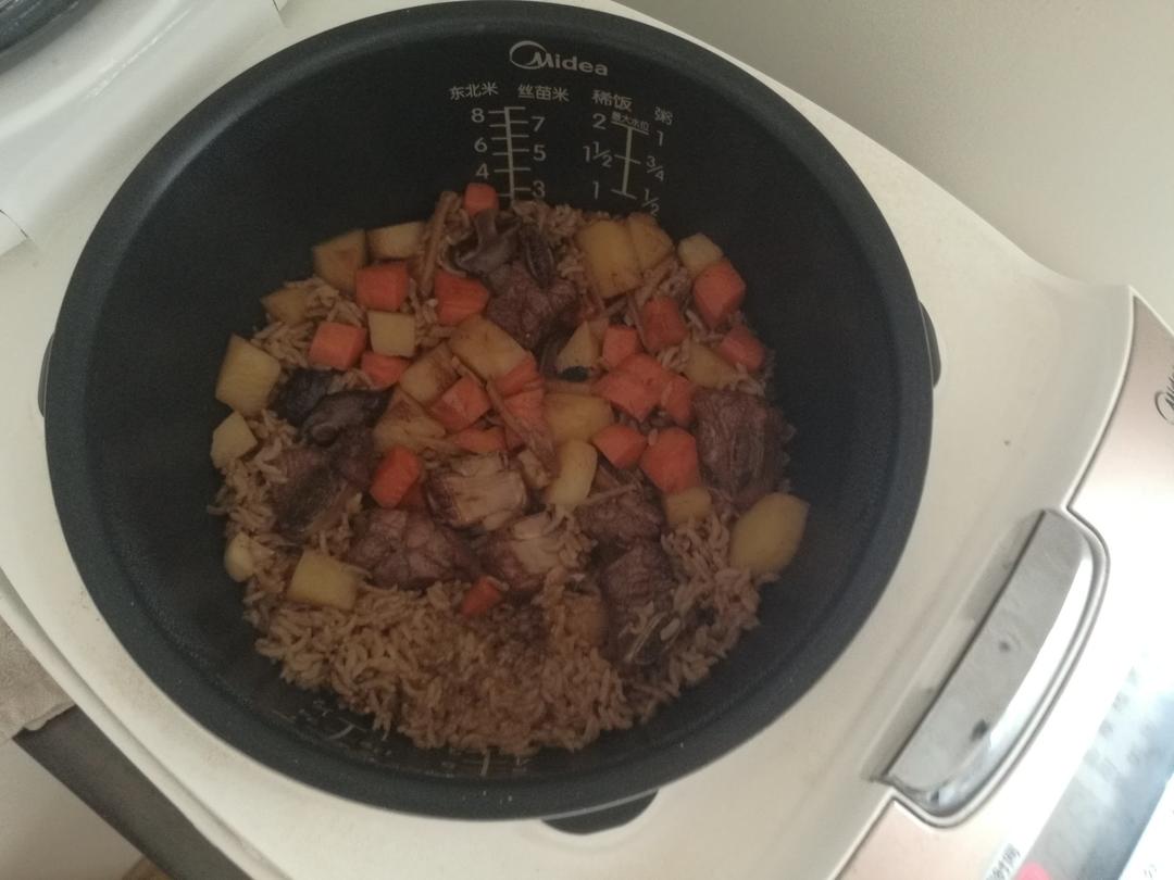 喷香排骨焖饭（爆好吃）