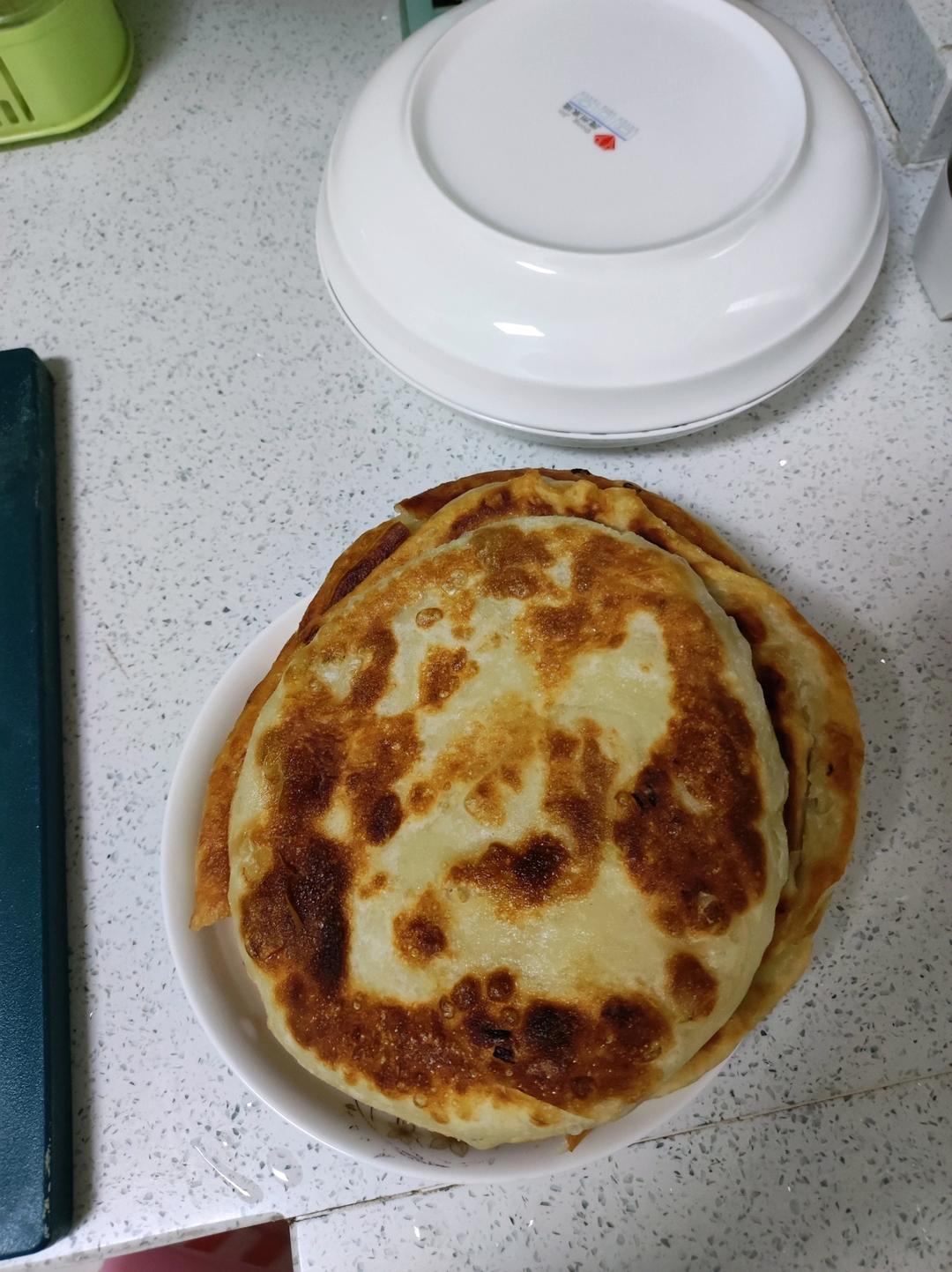家常葱油饼 柔软多层 凉了也不硬 附细节视频详解