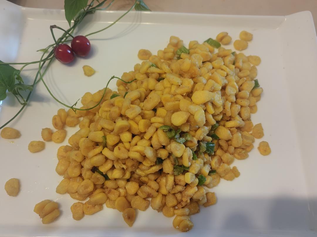 厨师长教你：“金沙玉米”的家常做法，咸香美味，颗颗酥脆