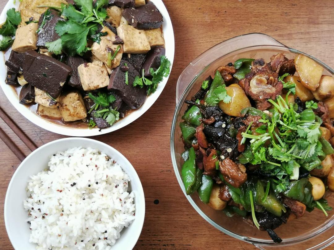 小鸡炖蘑菇
