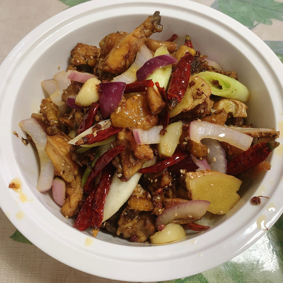 厨师长教你：“干锅鸡”的家常做法，肉香四溢回味无穷