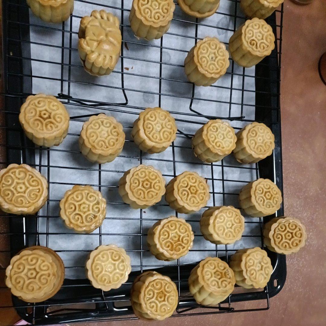 广式经典——白莲蓉蛋黄月饼