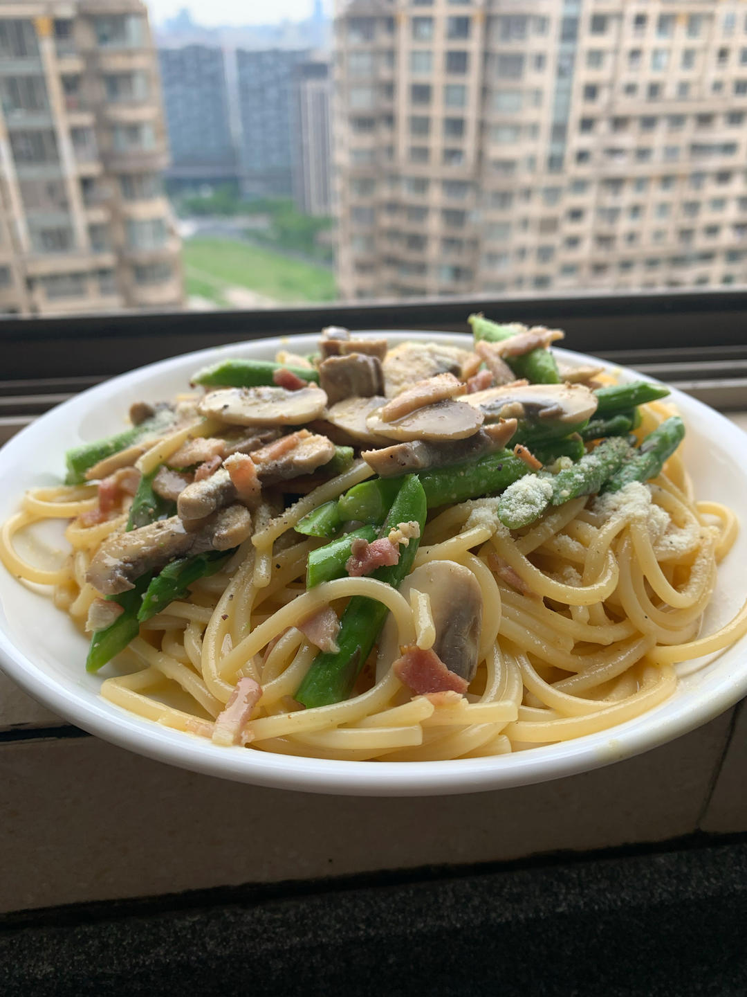 没有奶油的 经典芦笋培根蛋酱意面