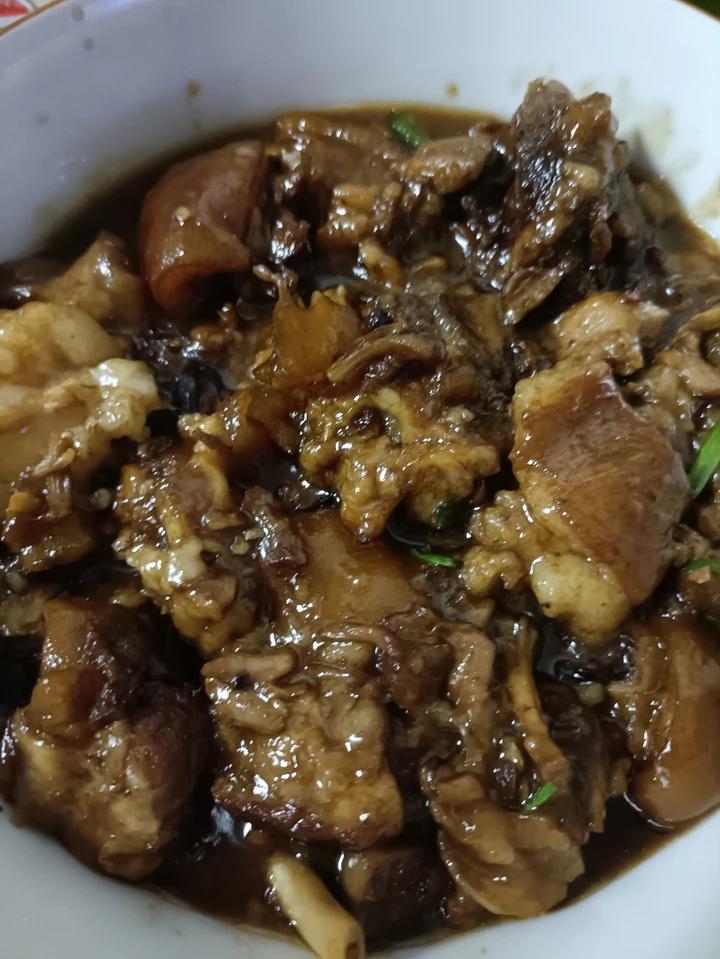 美味的家常菜：红烧猪蹄