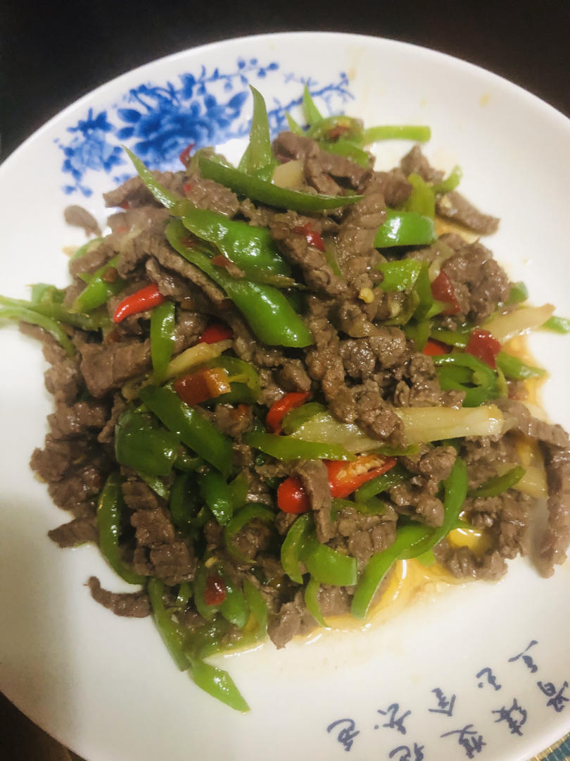 厨师长教你：“青椒牛肉丝”的家常做法，家乡的味道，先收藏了
