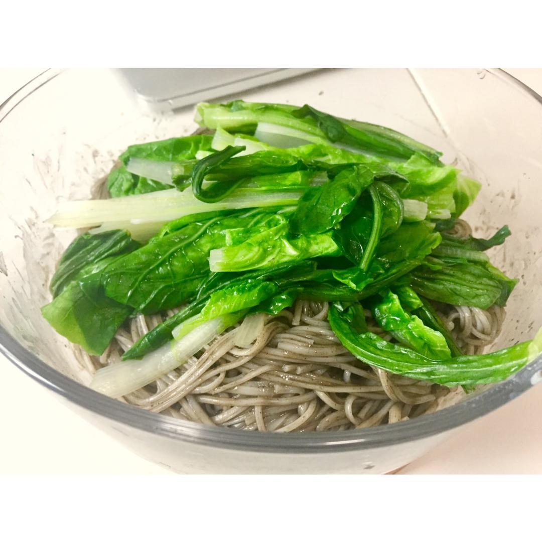 麻酱油麦菜拌面( Cold Noodles with Sesame Sauce and Lettuce)
