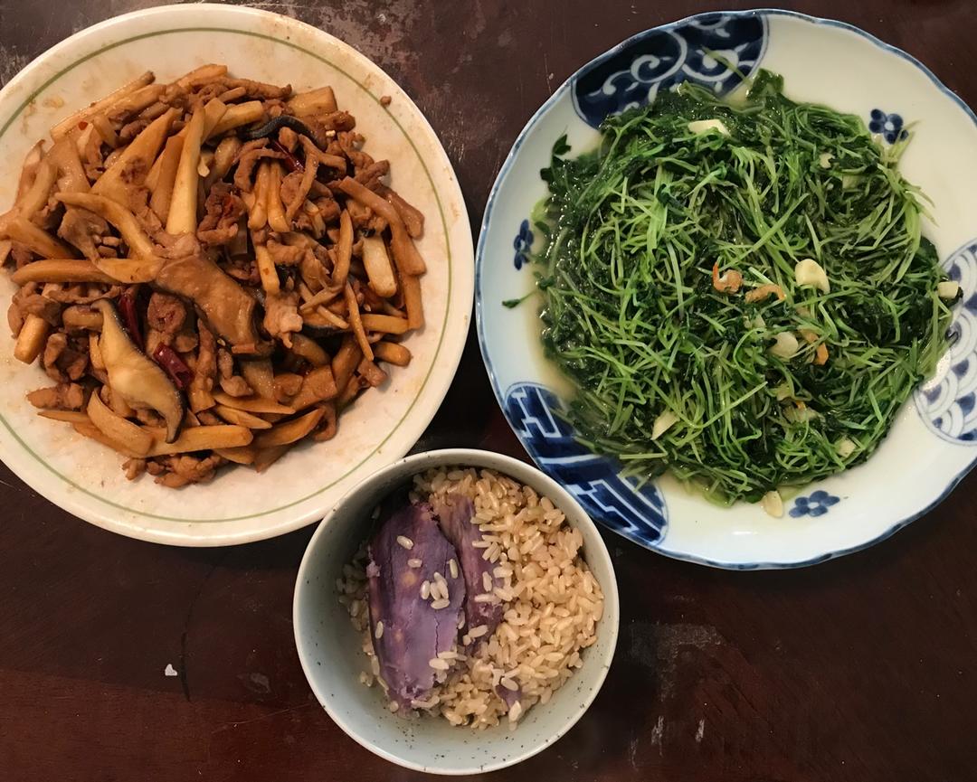 大口吃肉