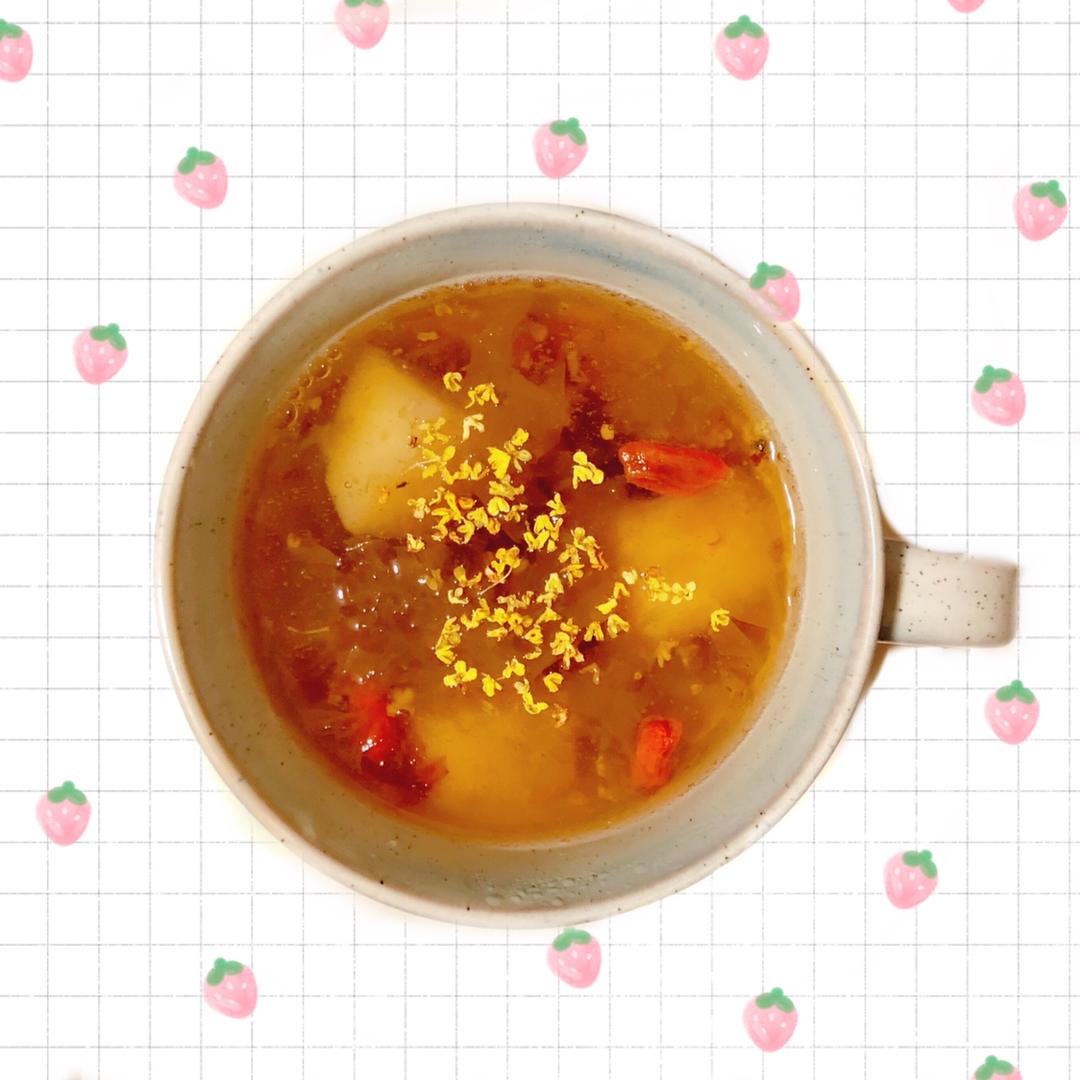 银耳桃胶皂角米雪燕羹