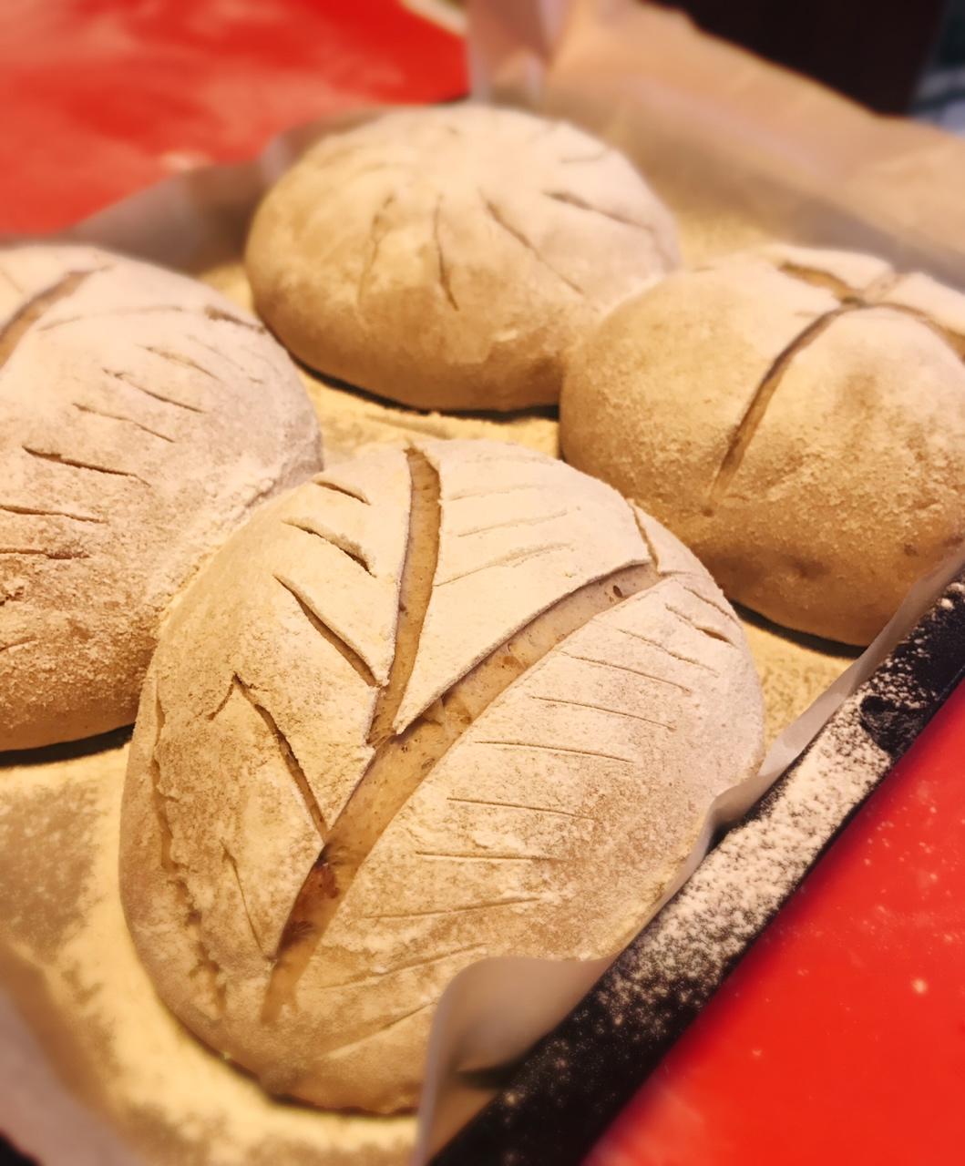 香蕉全麦果仁软欧包