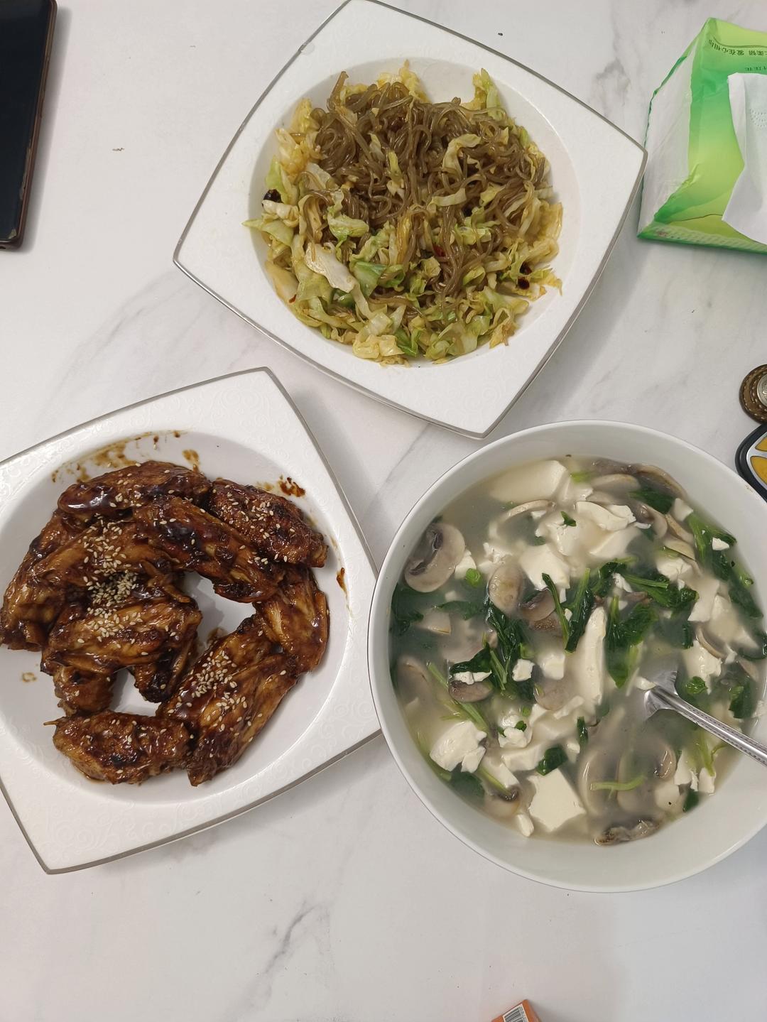 包菜炒粉条～妥妥的下饭菜