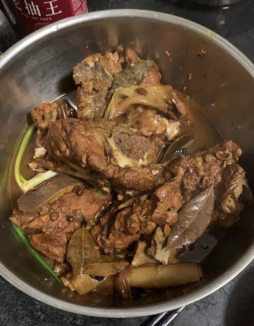 厨师长教你：“酱大骨”的家常做法，酱香浓郁，汤汁拌饭一绝