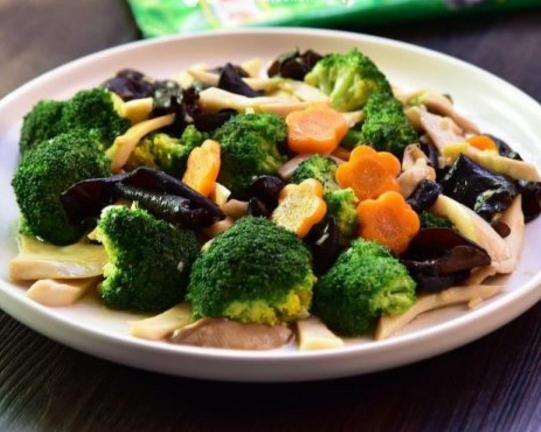 杏鲍菇西兰花炒黑木耳