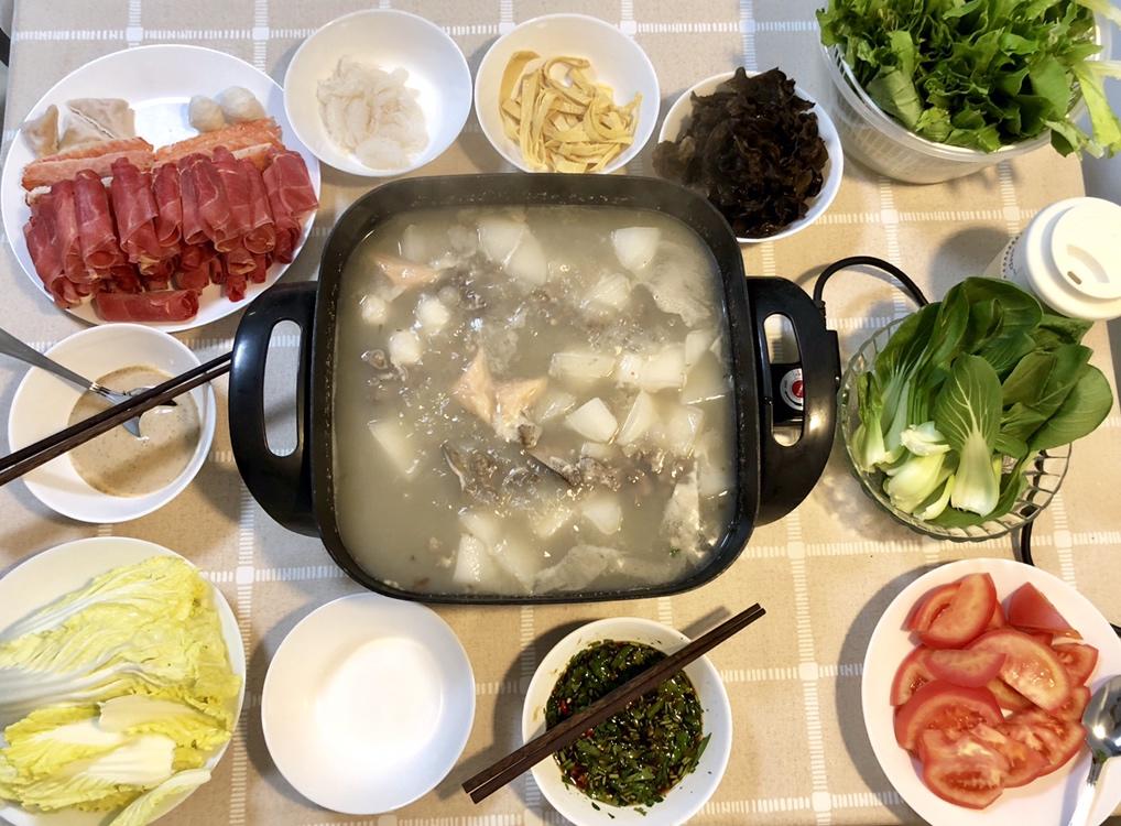 自助家庭火锅（牛骨萝卜汤底）