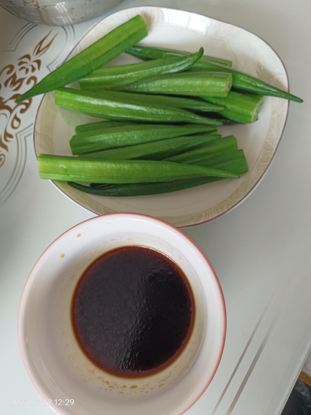 简单快手的凉拌秋葵