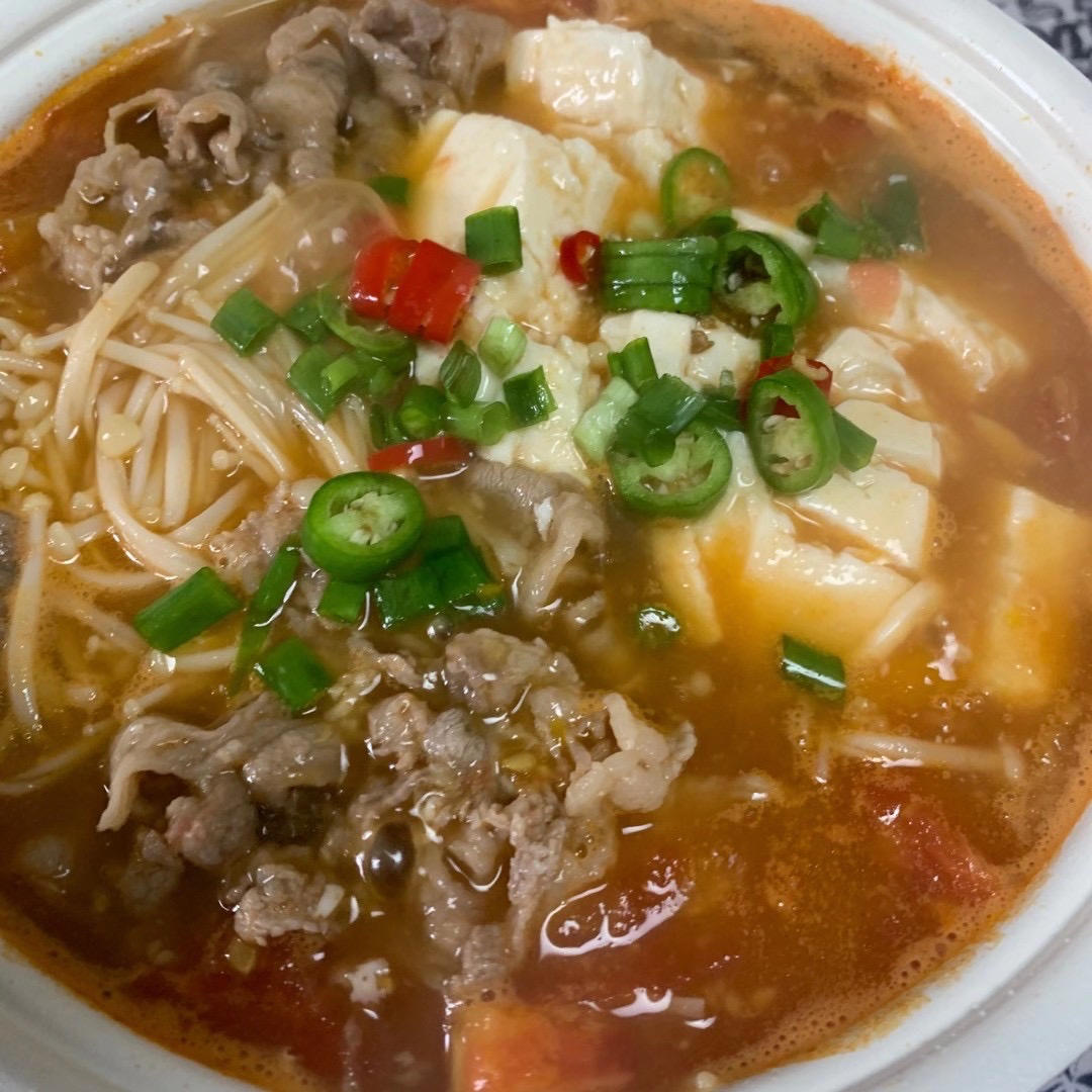 酸汤豆花肥牛番茄锅