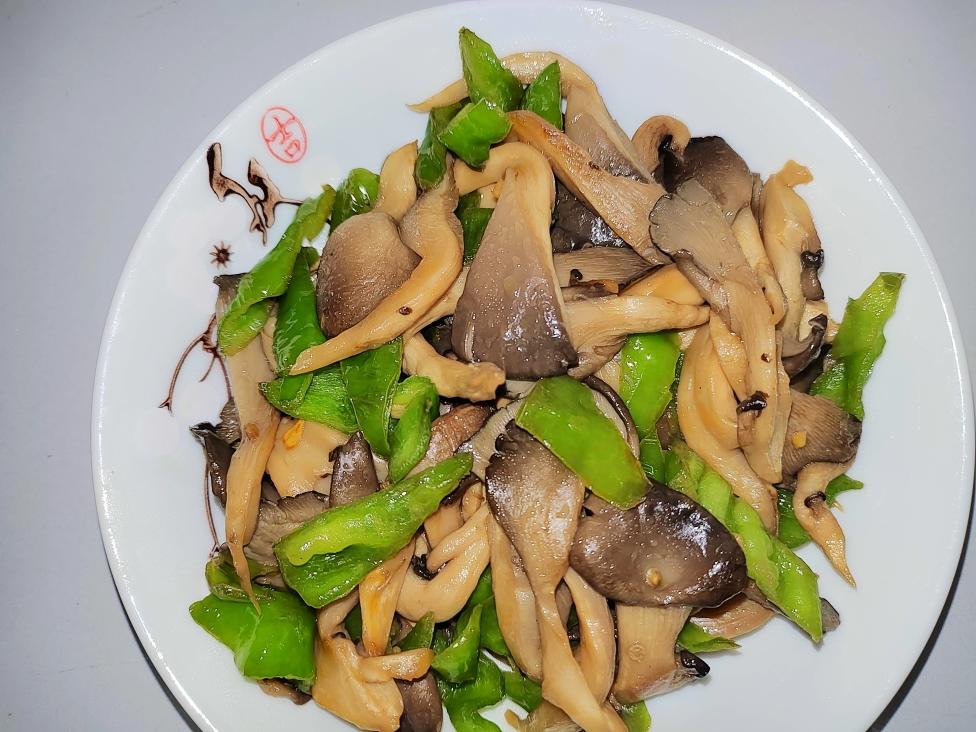 香辣好吃的炒平菇