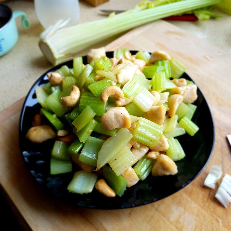 腰果西芹炒鸡丁