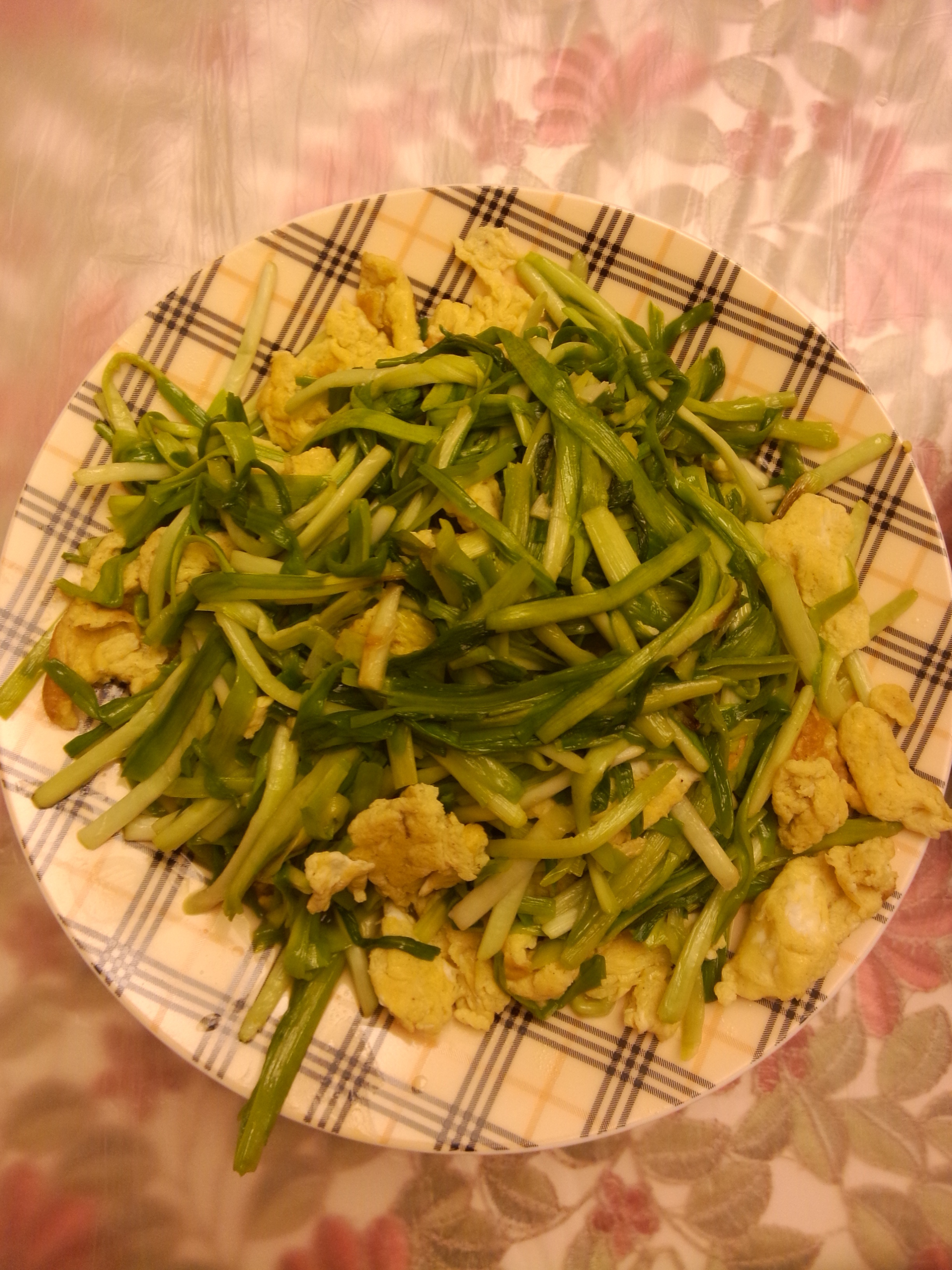蒜苗炒鸡蛋