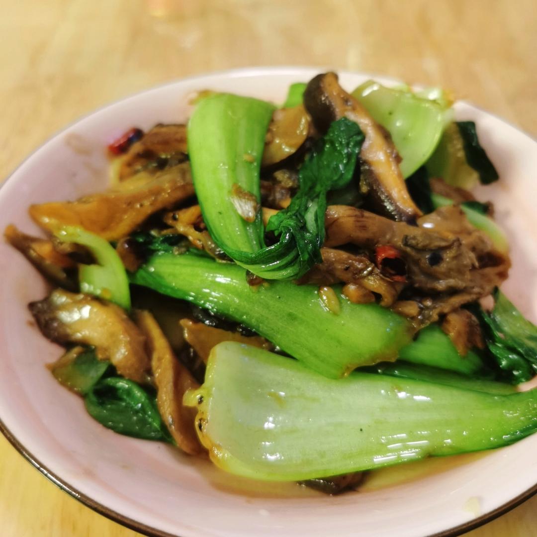 平菇炒青菜