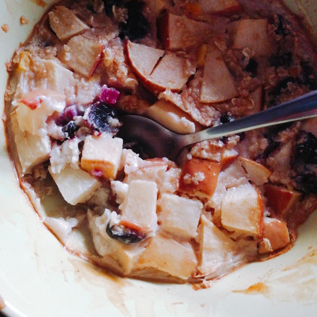 苹果蔓越梅烤燕麦