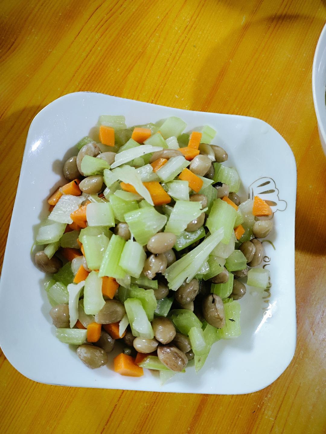 凉拌芹菜花生米胡萝卜