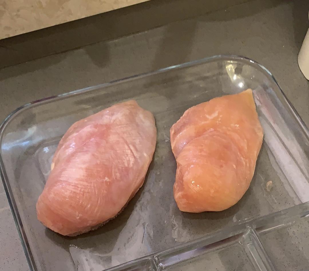 酷炫屌炸天好吃的煎鸡胸肉（香蒜蜂蜜煎鸡胸肉）