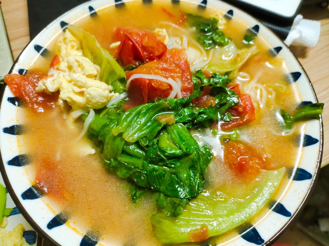 素食，番茄生菜汤面