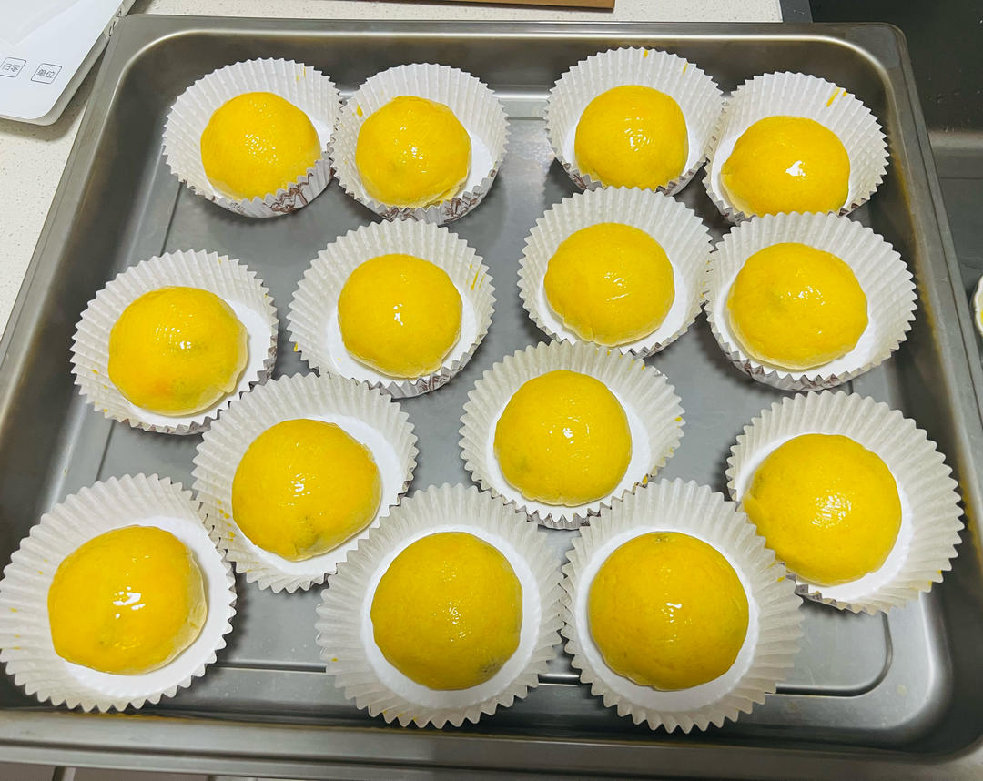 好吃到炸裂的港式菠萝包（附带制作酥皮的小视频）