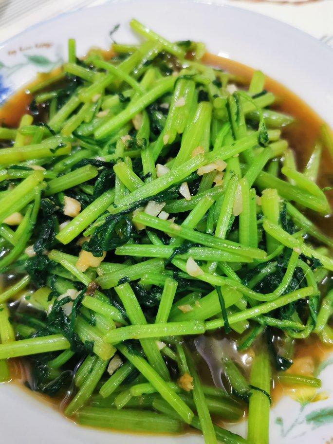 清炒茼蒿