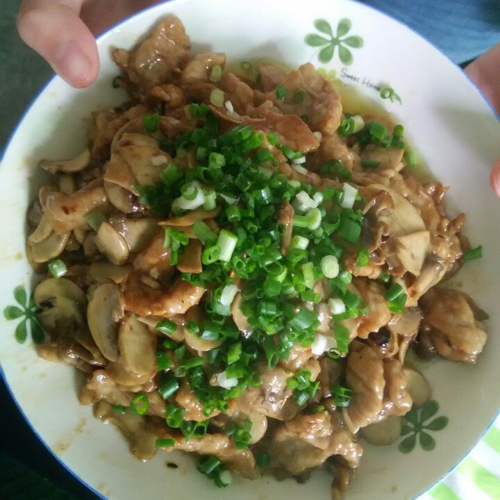 蘑菇炒肉片