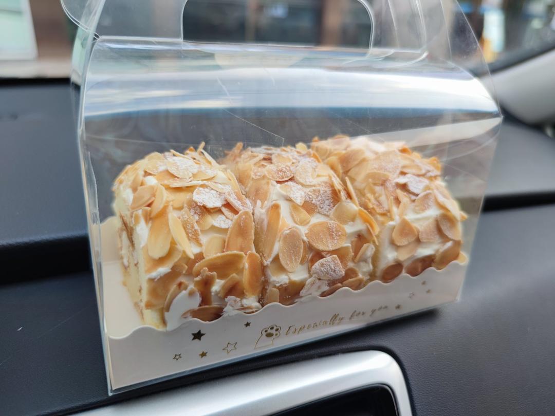 老式咸奶油杏仁蛋糕卷