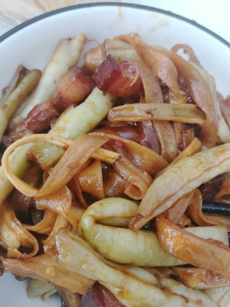 豆角红烧肉蒸面条