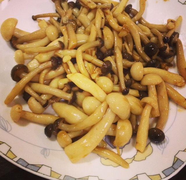 清炒野生鸡肉菇/油棕菇