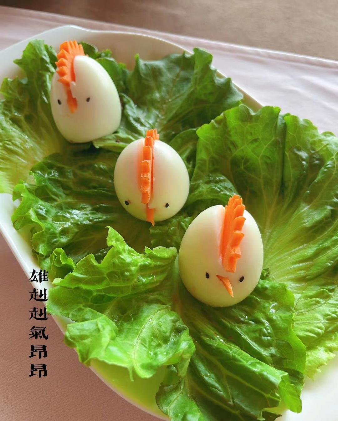 雄赳赳气昂昂的小公鸡--鸡蛋摆盘