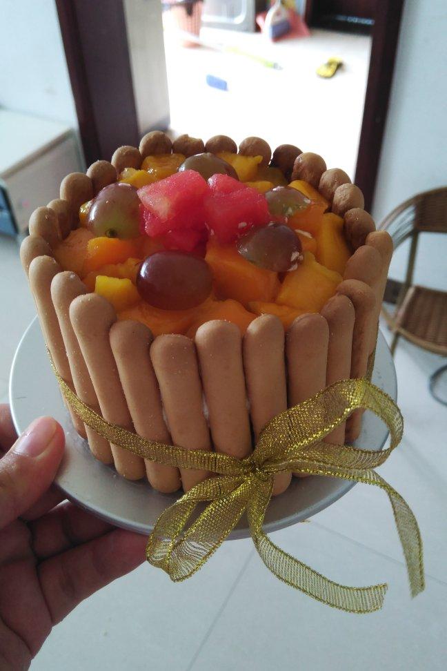 彤铭诗做的手指饼干水果戚风蛋糕(八寸)