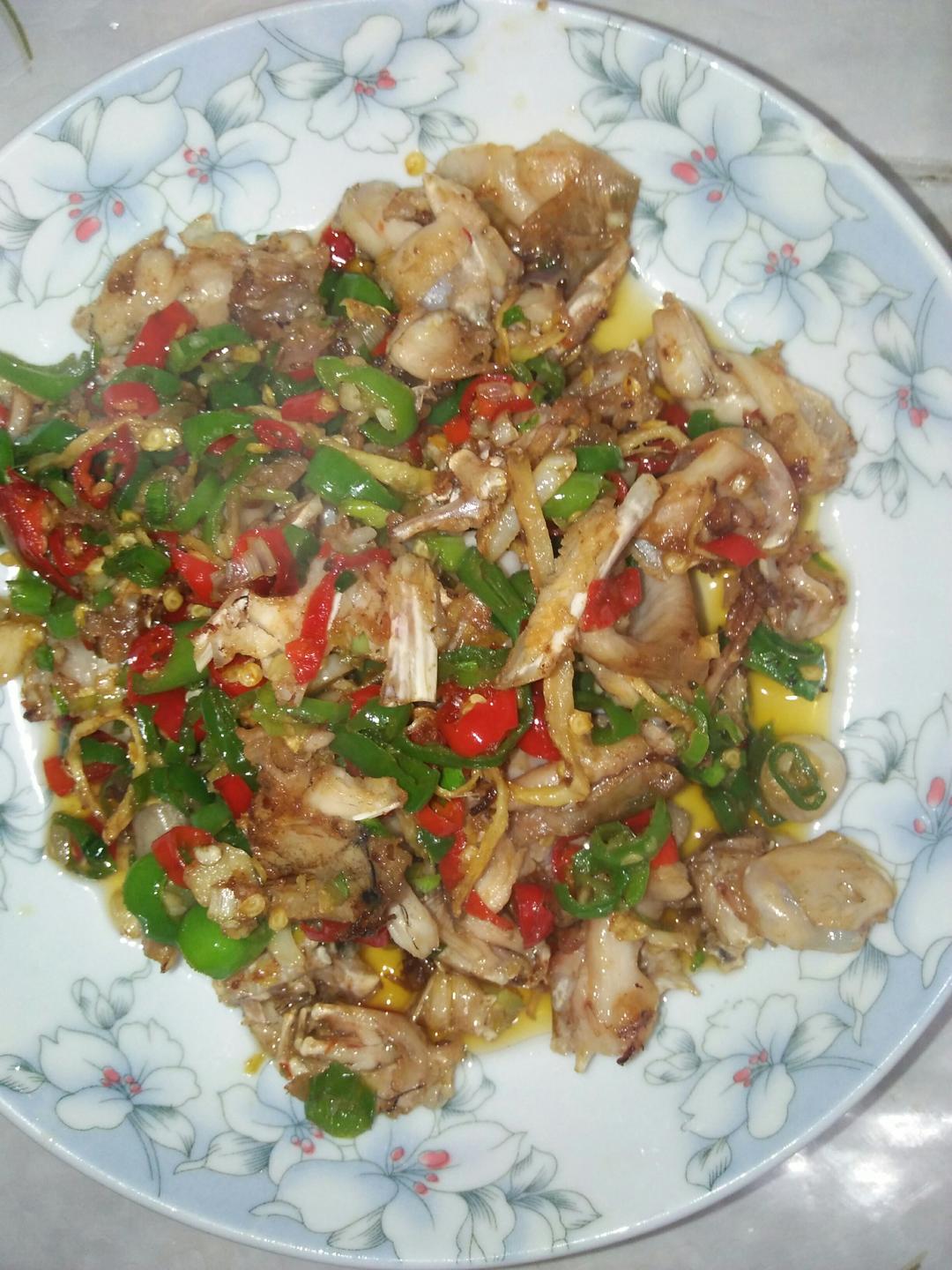 小炒牛蛙（肉质细嫩鲜美）