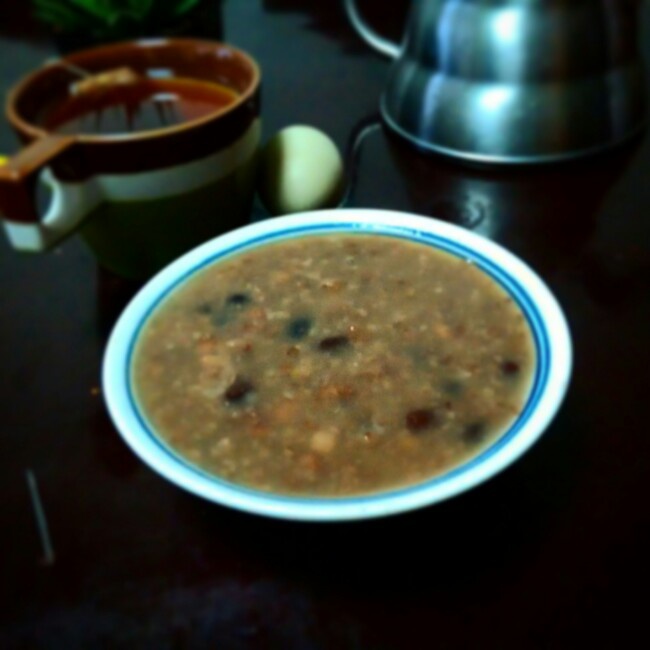 红豆薏米粥 (Red Bean and Pearl Barley Congee)