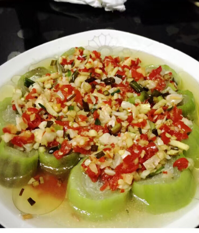 只需要五分钟就可以的美味蒜蓉蒸丝瓜